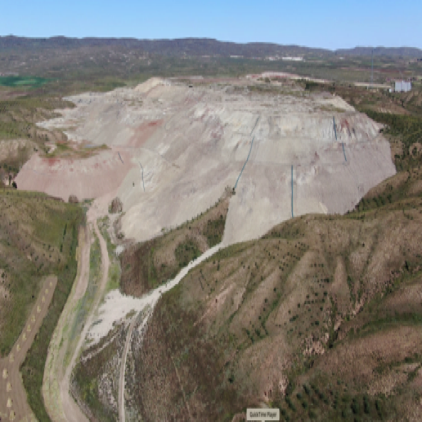 (12)BNB 煤矿煤层自然处治(4.煤矸石对修复后)
Coal waste rock pile after restoring engineering for spontaneous combustion in BNB coal mine(202005~10) (12)BNB 煤矿煤层自然处治(4.煤矸石对修复后)
Coal waste rock pile after restoring engineering for spontaneous combustion in BNB coal mine(202005~10)